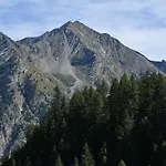 In Front Of Grand Paradis And Arolla 度假居