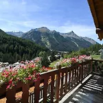 In Front Of Grand Paradis And Arolla 度假居 *