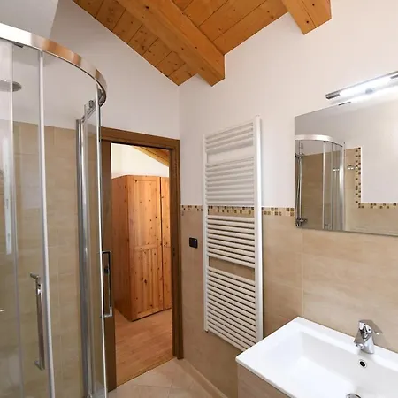 Nyaraló In Front Of Grand Paradis And Arolla *