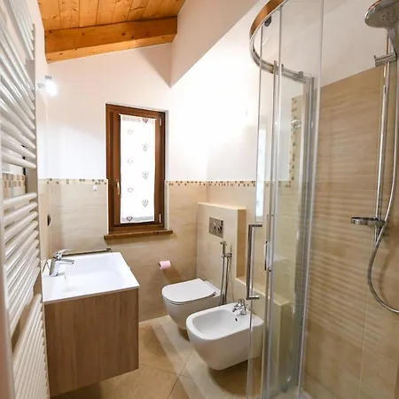 Nyaraló In Front Of Grand Paradis And Arolla *