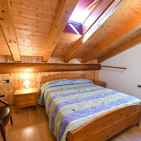 Nyaraló In Front Of Grand Paradis And Arolla *